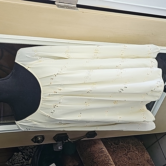 NY Collection Tops - Creme blouse with sparkles